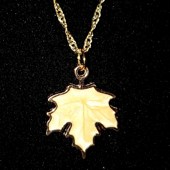 Enamel golden maple 🍁 leaf charm on gold plated sterling silver twist chain. - Picture 3 of 4